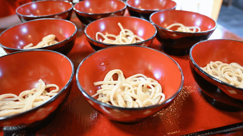 犬にわんこそばを食べさせても大丈夫?犬はわんこそばを食べていい?与える際の注意点を解説